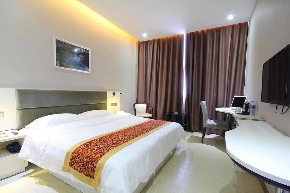 Super 8 Hotel Guangzhou Huangshi גואנגג'ואו מראה חיצוני תמונה